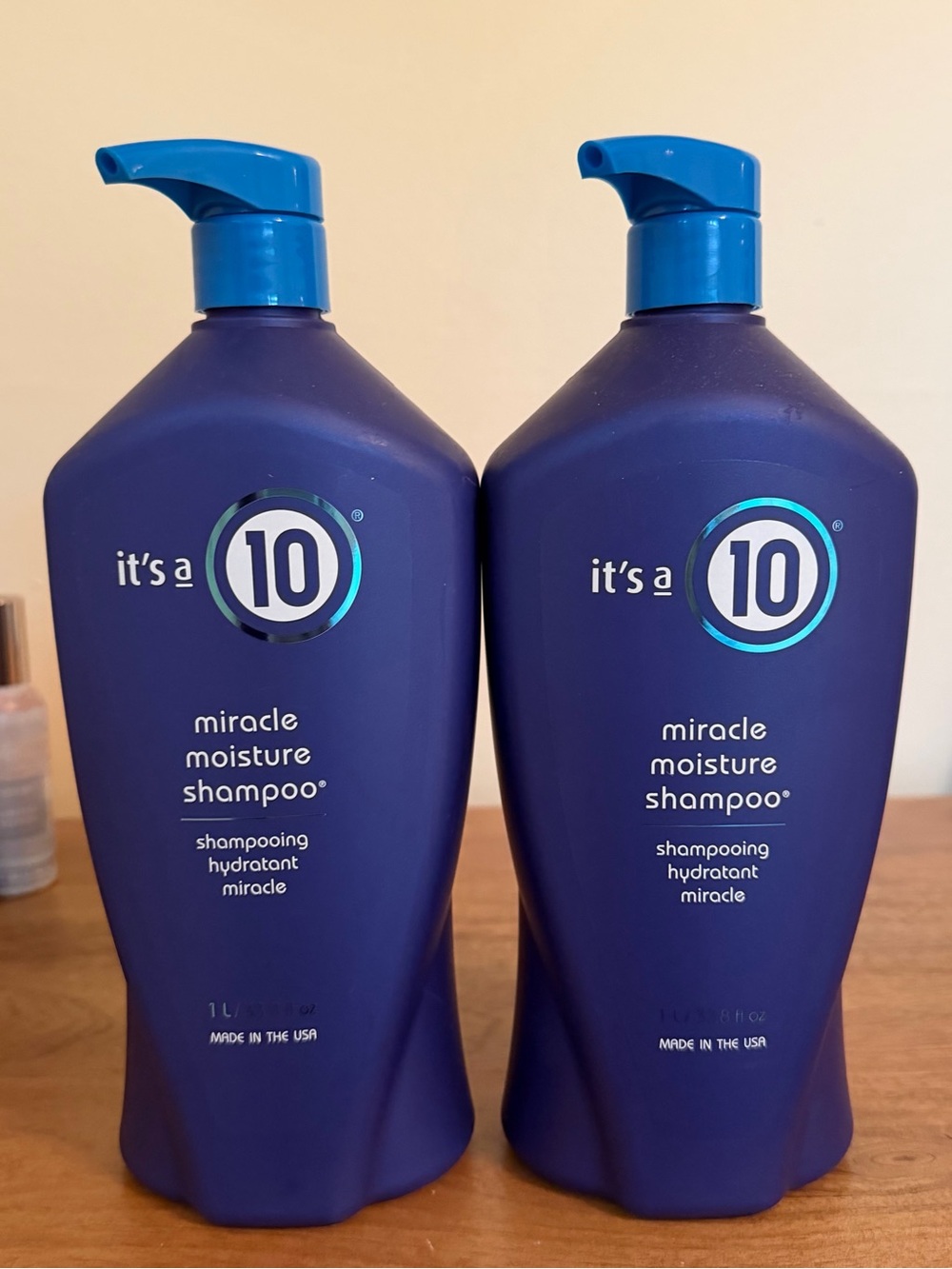 It's a 10 Miracle Moisture Daily Shampoo 1L (2 Bottles)
